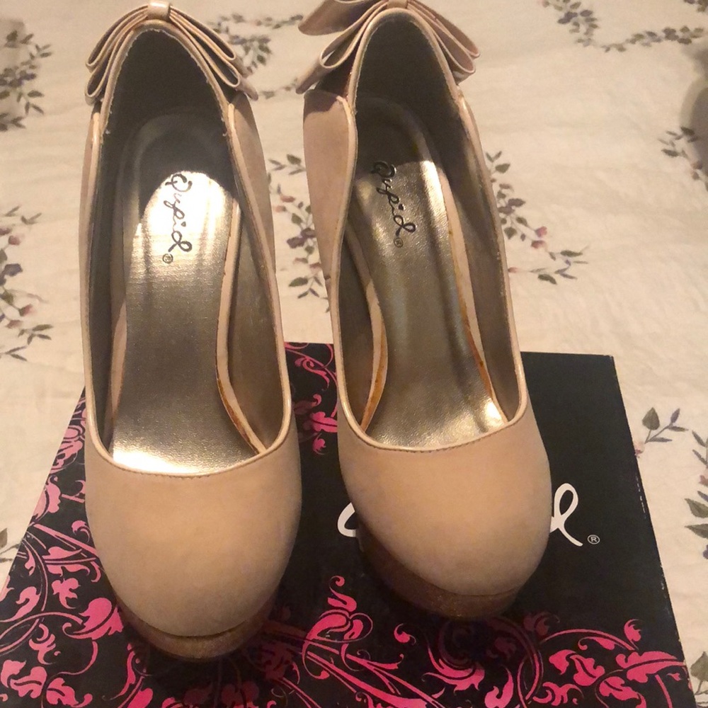 Quipid brand,  beige platform high heel shoes. Size 6 gently worn